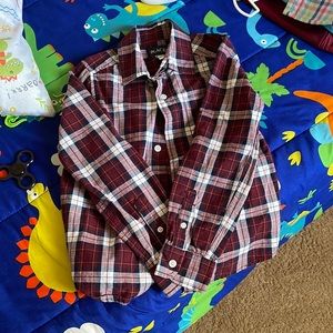 Boys Burgundy and navy blue plaid button down size 5/6.